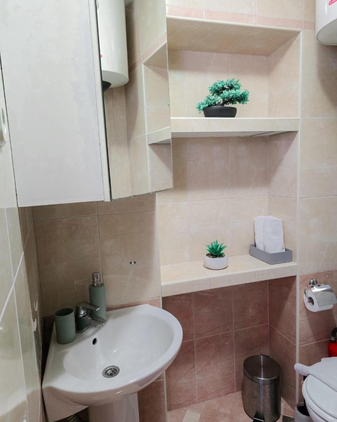 Private Bedroom With Bathroom Baška Voda エクステリア 写真