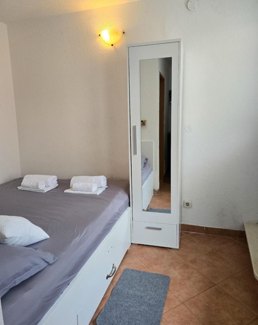 Private Bedroom With Bathroom Baška Voda エクステリア 写真